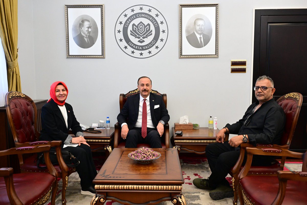 suna_ustuner's tweet photo. 📍Isparta

Isparta Valimiz, kıymetli büyüğümüz Sayın Abdullah Erin’i ziyaret ettik.

Muhtarlık müessesesi, muhtarlarımızın çalışmaları ve özellikle bağımlılıkla mücadele konusunda yürütülebilecek çalışmalar üzerine verimli istişarelerde bulunduk. Misafirperverliği ve kıymetli değerlendirmeleri için Sayın Valimize teşekkür ederim.
#EnİyiKomşumMuhtarım
#BağımsızlıkSeferberliği

@RTErdogan @TC_icisleri @mustafaciftcitr @turanbulent @Abdullah_Erin47 @ISPARTAVALILIK @1920yesilay @mehmetDinc1920