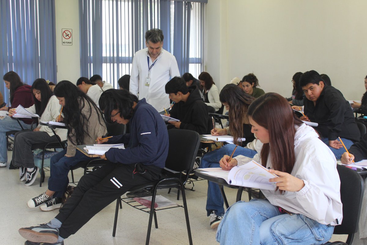 LaUASLP's tweet photo. @AJZGrector @MedicinaUASLP @fcq_uaslp @IngenieriaUASLP @FenUaslp ✔️ En la Facultad de Agronomía y Veterinaria estuvo presente el secretario general de la #UASLP Mtro. Federico Garza Herrera, con la representación de @AJZGrector, para verificar el correcto desarrollo del Examen de Admisión 2026. https://t.co/IvjeYYVHG9