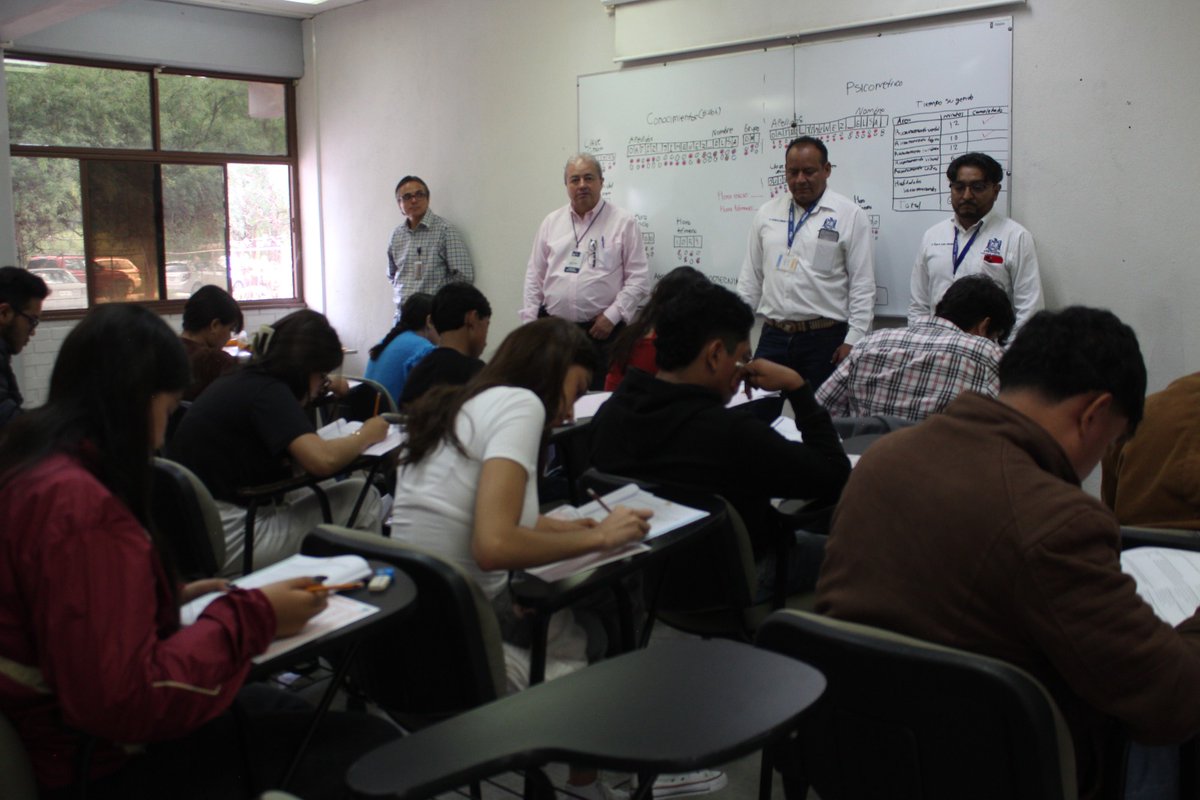 LaUASLP's tweet photo. @AJZGrector @MedicinaUASLP @fcq_uaslp @IngenieriaUASLP @FenUaslp ✔️ En la Facultad de Agronomía y Veterinaria estuvo presente el secretario general de la #UASLP Mtro. Federico Garza Herrera, con la representación de @AJZGrector, para verificar el correcto desarrollo del Examen de Admisión 2026. https://t.co/IvjeYYVHG9