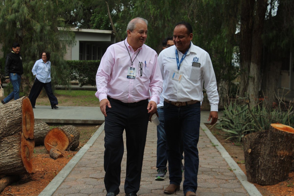 LaUASLP's tweet photo. @AJZGrector @MedicinaUASLP @fcq_uaslp @IngenieriaUASLP @FenUaslp ✔️ En la Facultad de Agronomía y Veterinaria estuvo presente el secretario general de la #UASLP Mtro. Federico Garza Herrera, con la representación de @AJZGrector, para verificar el correcto desarrollo del Examen de Admisión 2026. https://t.co/IvjeYYVHG9