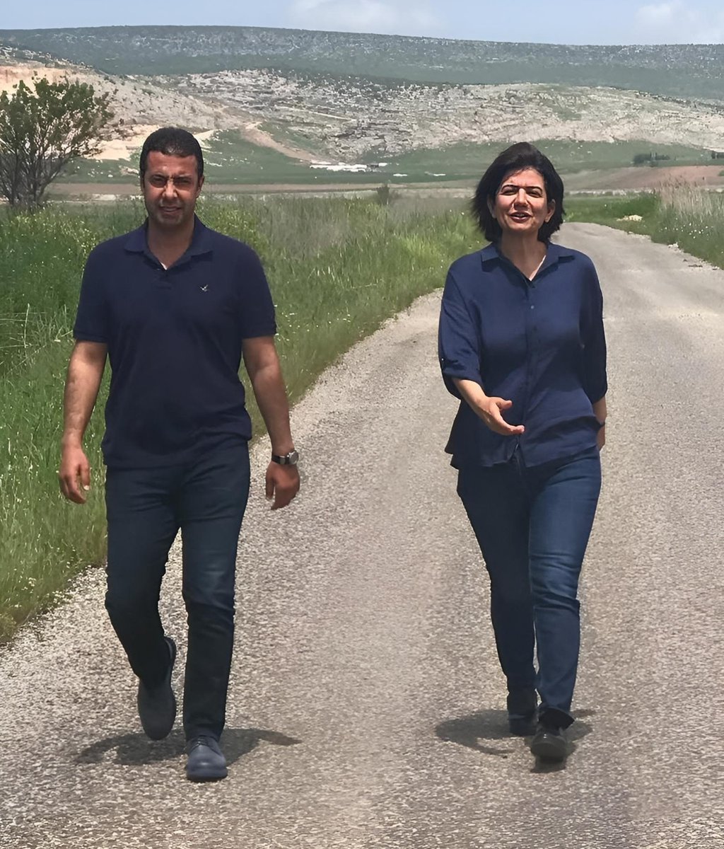 Kepoluasuna's tweet photo. Genel Başkanımız ve Cumhurbaşkanımız Sayın Recep Tayyip Erdoğan’ın tensipleriyle;

AK Parti Diyarbakır İl Başkanlığı görevine atanan kardeşim Sayın Hamit Sümer’i gönülden tebrik ediyor, yeni görevinde üstün başarılar diliyorum.

Görevi süresince teşkilatımıza büyük bir özveri ve gayretle hizmet eden, birlikte sahada keyif içerisinde çalışmaktan memnuniyet duyduğum Sayın Ömer İler Başkanımıza emekleri, katkıları ve fedakârlıkları için yürekten teşekkür ediyorum.

Birlik ve beraberlik ruhuyla, Diyarbakır’ımız ve aziz hemşehrilerimiz için aynı inanç, azim ve kararlılıkla çalışmayı sürdüreceğiz.

Rabbim birlik ve beraberliğimizi daim eylesin.

Diyarbakır’ımıza, teşkilatımıza ve kutlu davamıza hayırlı, uğurlu olsun.

#AKParti
#Diyarbakır