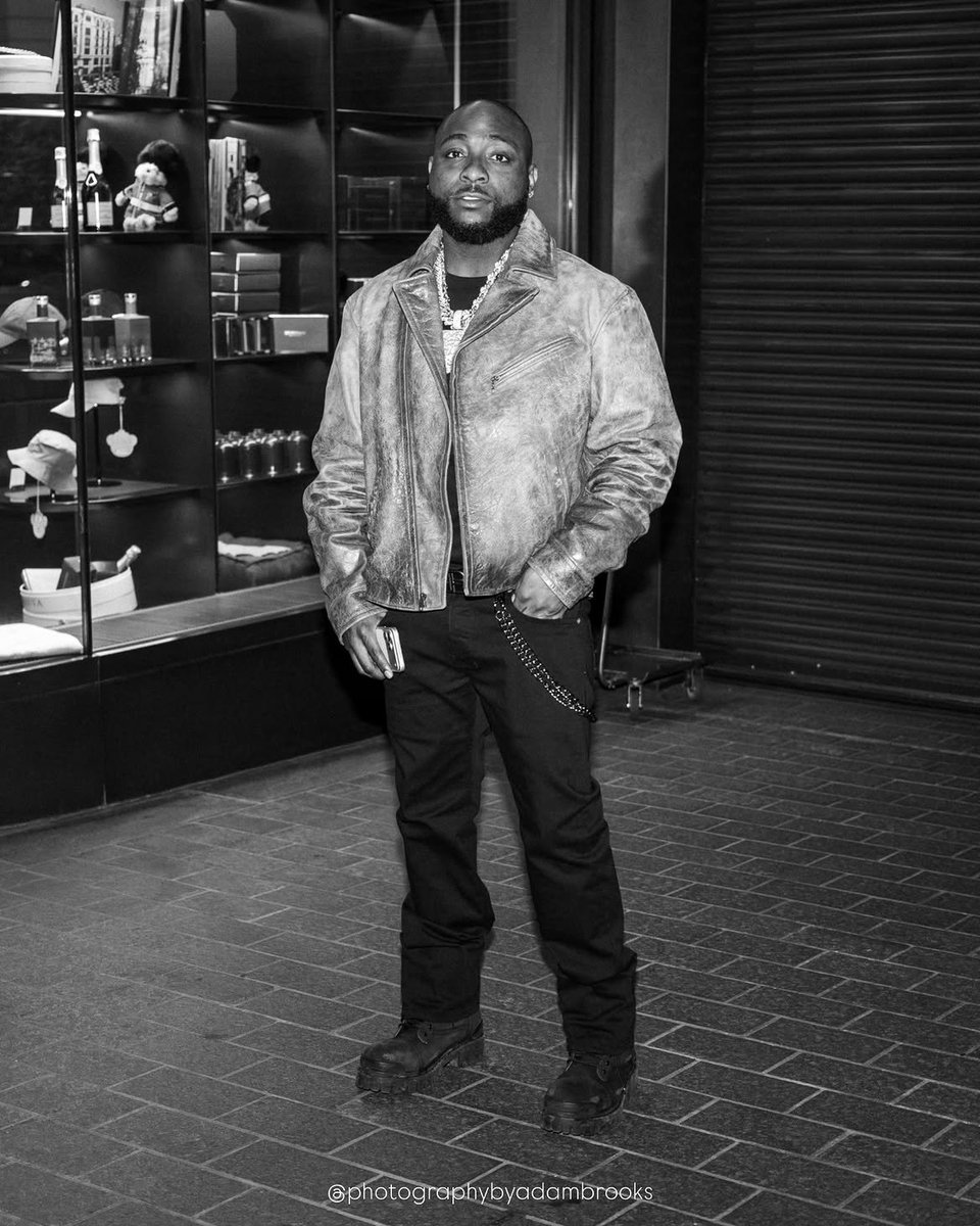 sUccessful1o2's tweet photo. Davido in London 📸 https://t.co/kMWUyVx42h