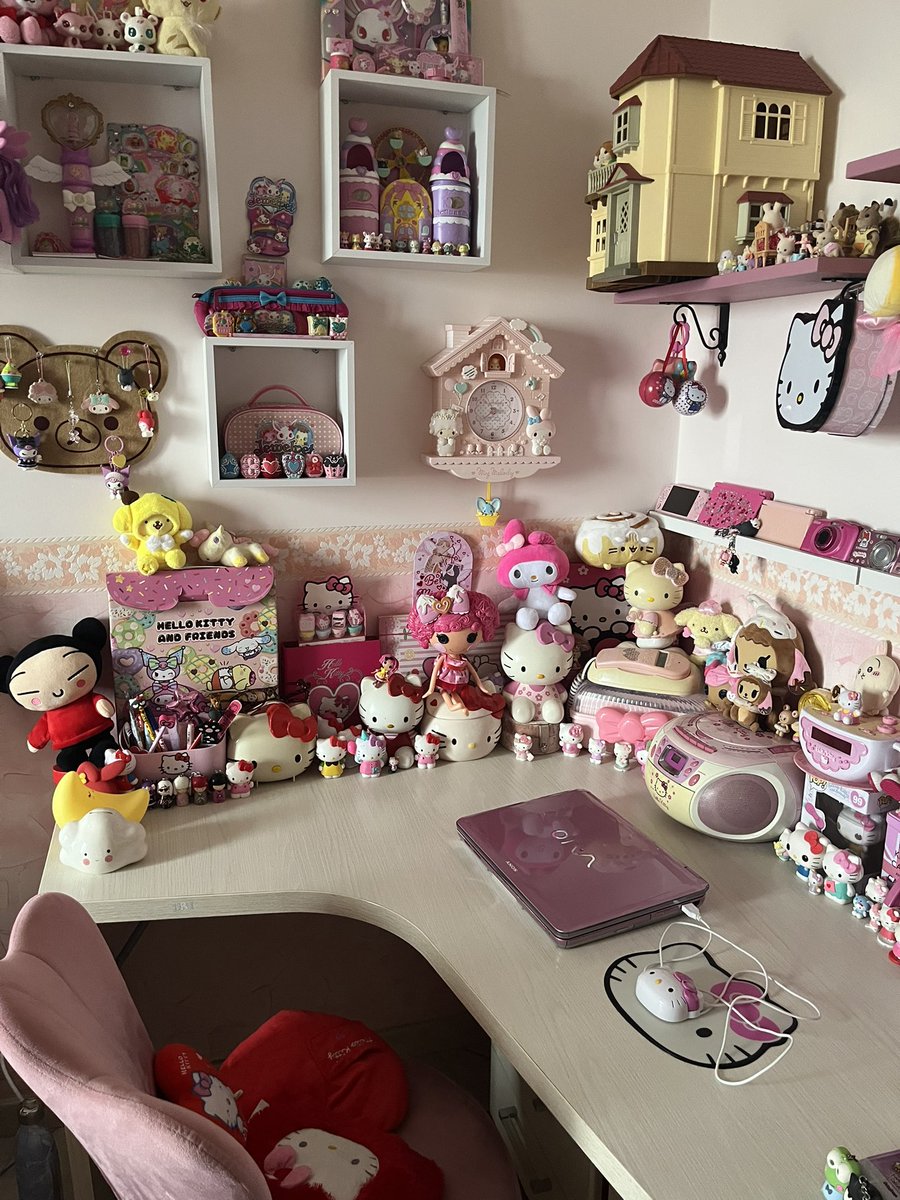 gothitellla's tweet photo. the room of a 20 yo woman 🎶 https://t.co/OMCdJqjm0I