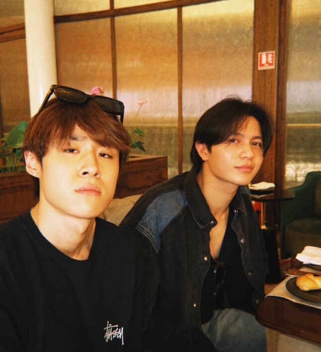 userunknowbabe's tweet photo. ใครอยากวิ่งแลกแว่นก็วิ่งไป พวกผมจะวิ่งแลกหมวย https://t.co/4FbNO2XvYp