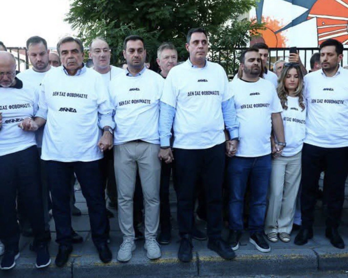 ANDKONLAS's tweet photo. Κόψτε φάτσες… Εκμεταλλεύονται πολιτικά έναν θάνατο - δολοφονία που έγινε από αγνώστους (δεξιούς, αριστερούς, αναρχικούς, βαρεμένους, τρομοκράτες, κανείς δεν ξέρει…) ενώ αυτοί κυβερνούν την χώρα και δηλητηριάζουν με τα σκάνδαλα και την διαφθορά την ζωή του τόπου! #ΝΔ https://t.co/rwvhz7igBm