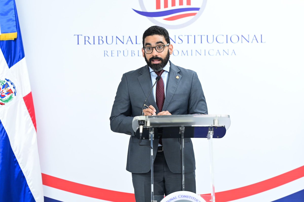 TribunalConstRD's tweet photo. Con el propósito de promover la reflexión y el análisis sobre la argumentación e interpretación jurídica, el Tribunal Constitucional realizó la conferencia «Argumentar e interpretar: principios y métodos», a cargo del Dr. Rodolfo Luis

#TCRD #Argumentaciónjurídica https://t.co/3JrFI2ZoCi