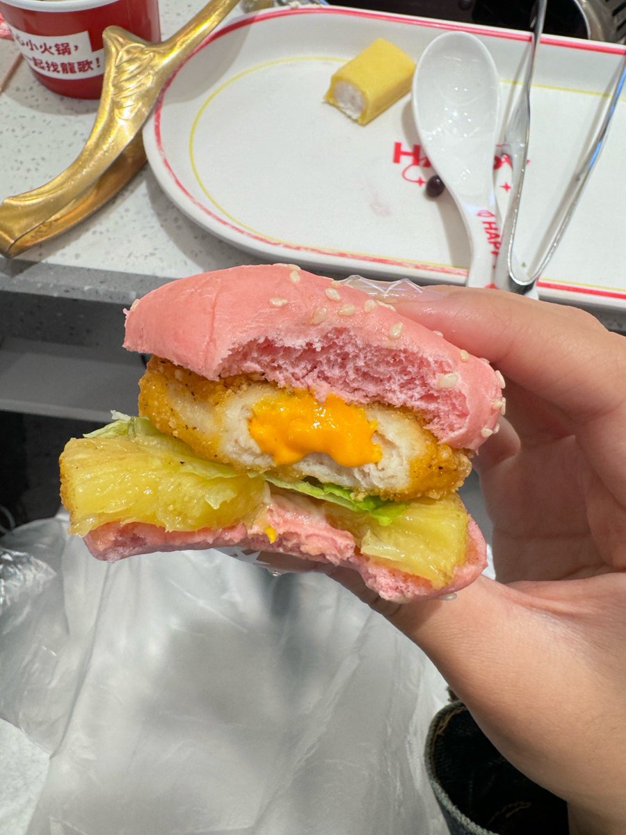 Mohamed05334921's tweet photo. Today I cried at my favorite bakery because their new croissant tasted exactly like my grandma’s. Small sweet moment broke my heart a little and mended it twice. ， https://t.co/Nan8hDVkrK