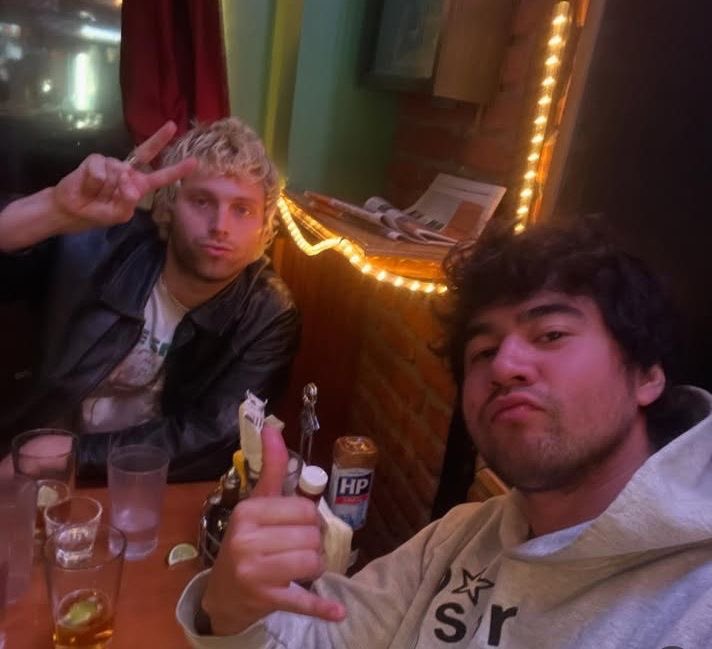 iEVOLVE13's tweet photo. interaction bait!!
tell me ur 5sos lane and your favorite actor/actress, i'll start🤲🏼 https://t.co/oCwehT1EHS