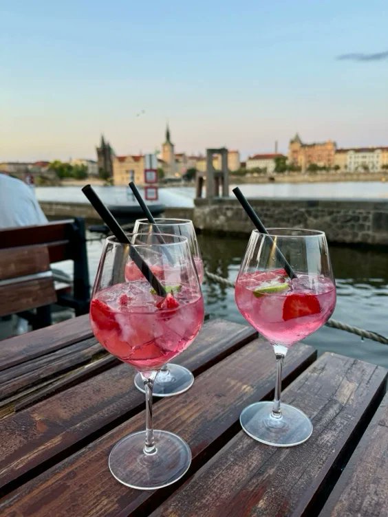 DominacarlaD's tweet photo. Je viens de recevoir Verre 🍸 par ce bon toutou Anonymous via Throne. Thank you! À ton tour gros débile  🫴https://t.co/7wQOEREVby #Wishlist #Throne https://t.co/LNEKqPE3oy