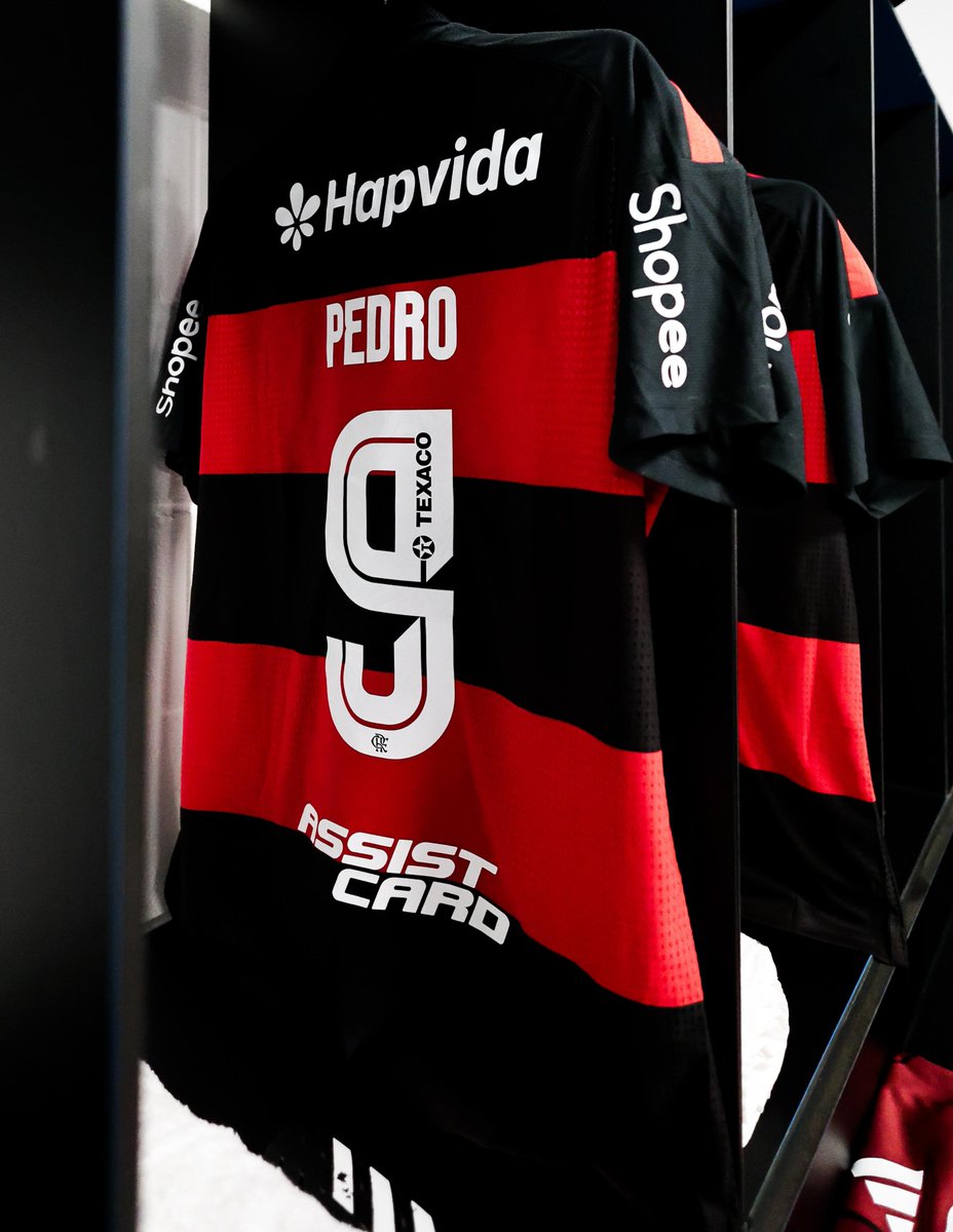 Flamengo's tweet photo. Mantos prontos no #Vestiário do MENGÃO! 🟥⬛️

#FLAxRIV 

📺 Acompanhe a cobertura especial da Intertemporada na FlamengoTV! https://t.co/JGL9EyENYi
