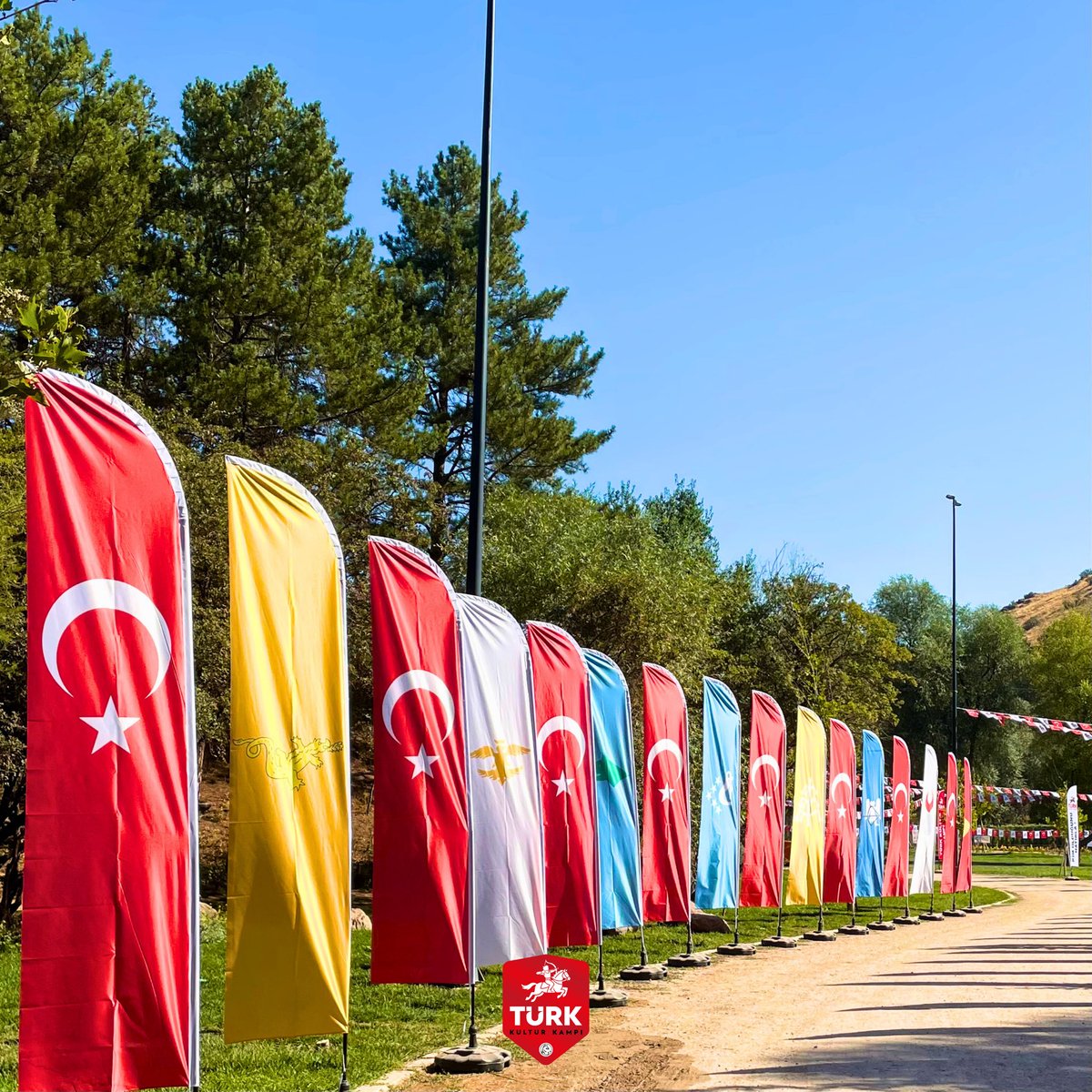 TurkKulturKampi's tweet photo. Türklük için, birlik için, geleceğimiz için... Türk Kültür Kampı’nda buluşuyoruz!

21-22-23 Ağustos 2026’da buluşmak dileğiyle... https://t.co/1yq6rdr0u2