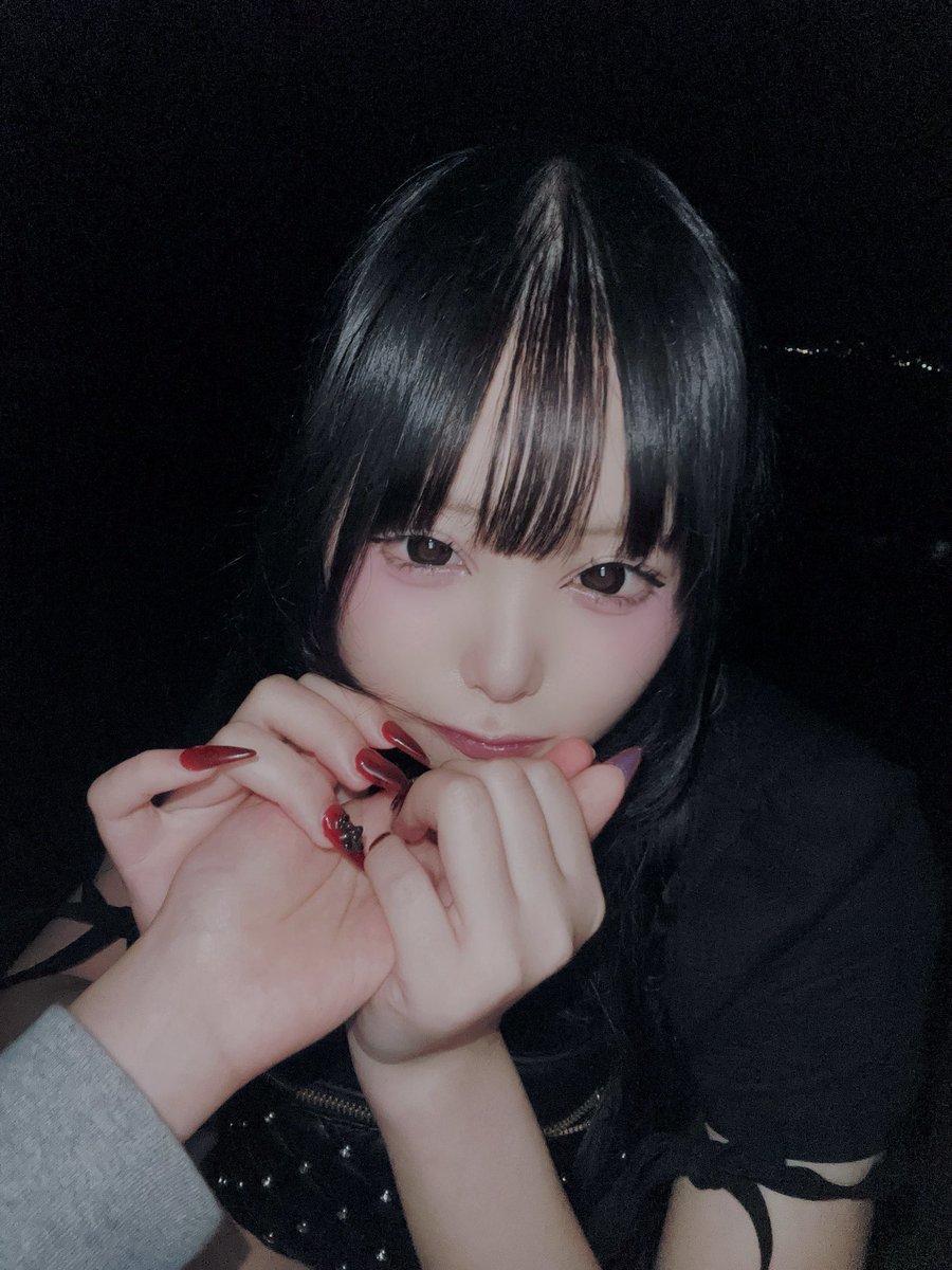 naruyouni22's tweet photo. 暗すぎた´т ‧̫ т ̀終電ないから迎えにきて
 #自撮り界隈 https://t.co/QqyTT2774E