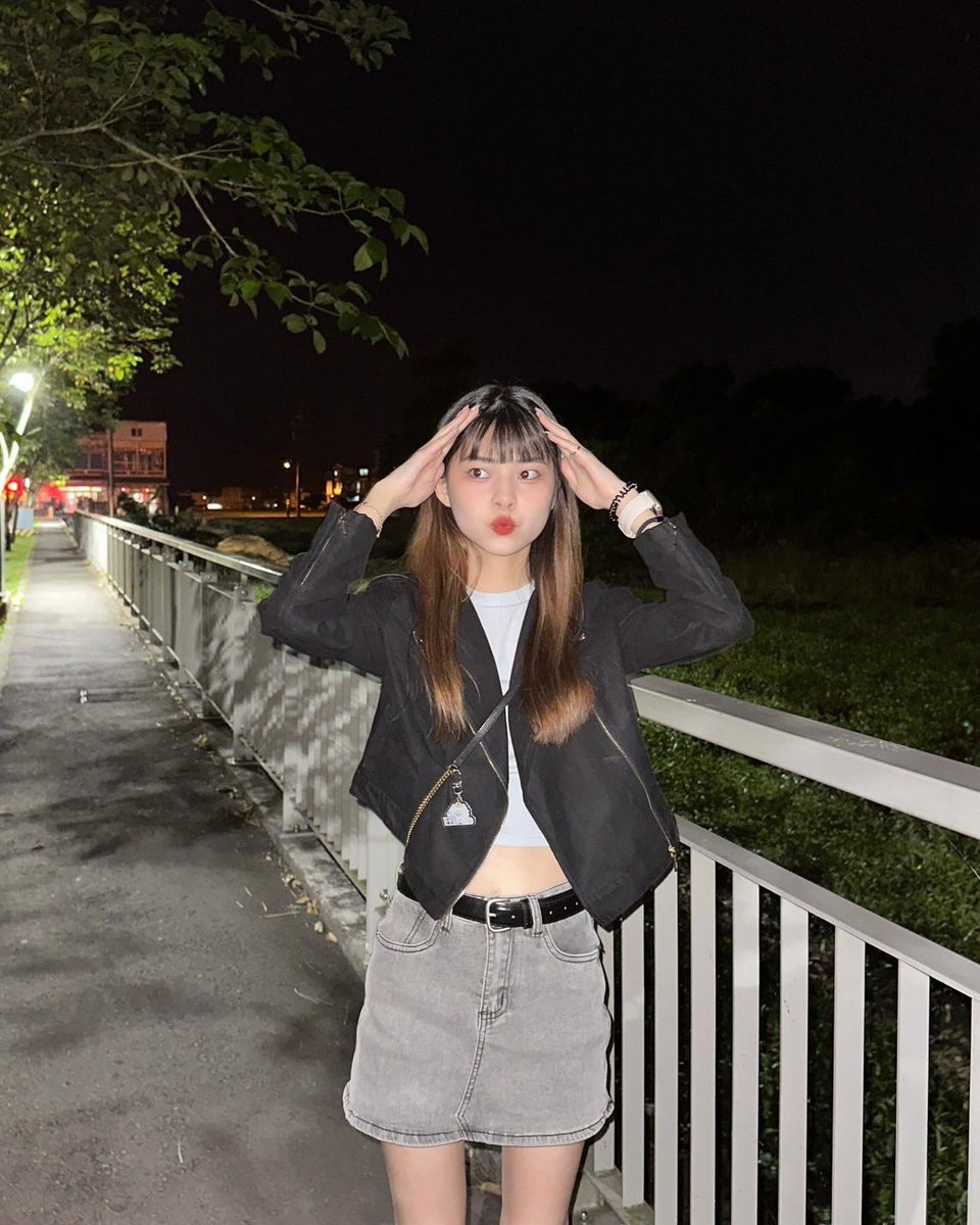 zyutey72's tweet photo. 很好奇
如果我這樣在你們面前你們會怎麼樣 https://t.co/BJ8QyBkL9i