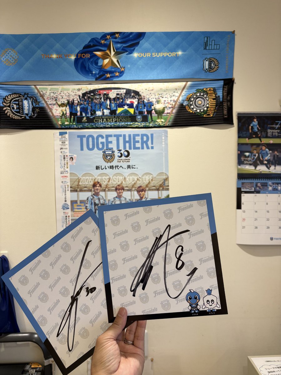 Spazio5610's tweet photo. いつも挨拶回りに来て頂きありがとうございます。今回は橘田選手の野田選手！新ユニフォームいいですね。今シーズンも応援します！#2026_27川崎商店街回り#フロンターレ https://t.co/Zexfu8l4mH