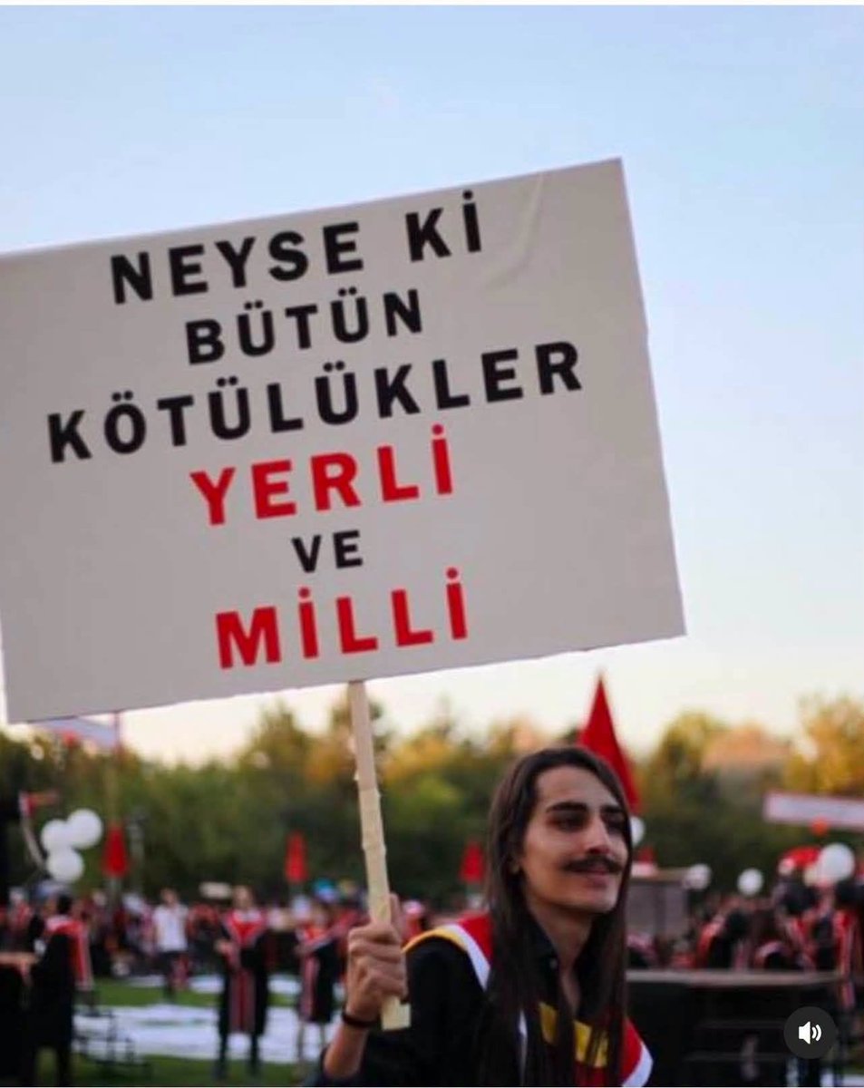 Bandral11's tweet photo. Deniz Göktaş’ın ODTÜ mezuniyet töreninde taşıdığı pankartla çekilen fotoğrafı … https://t.co/XPegG8lAqf
