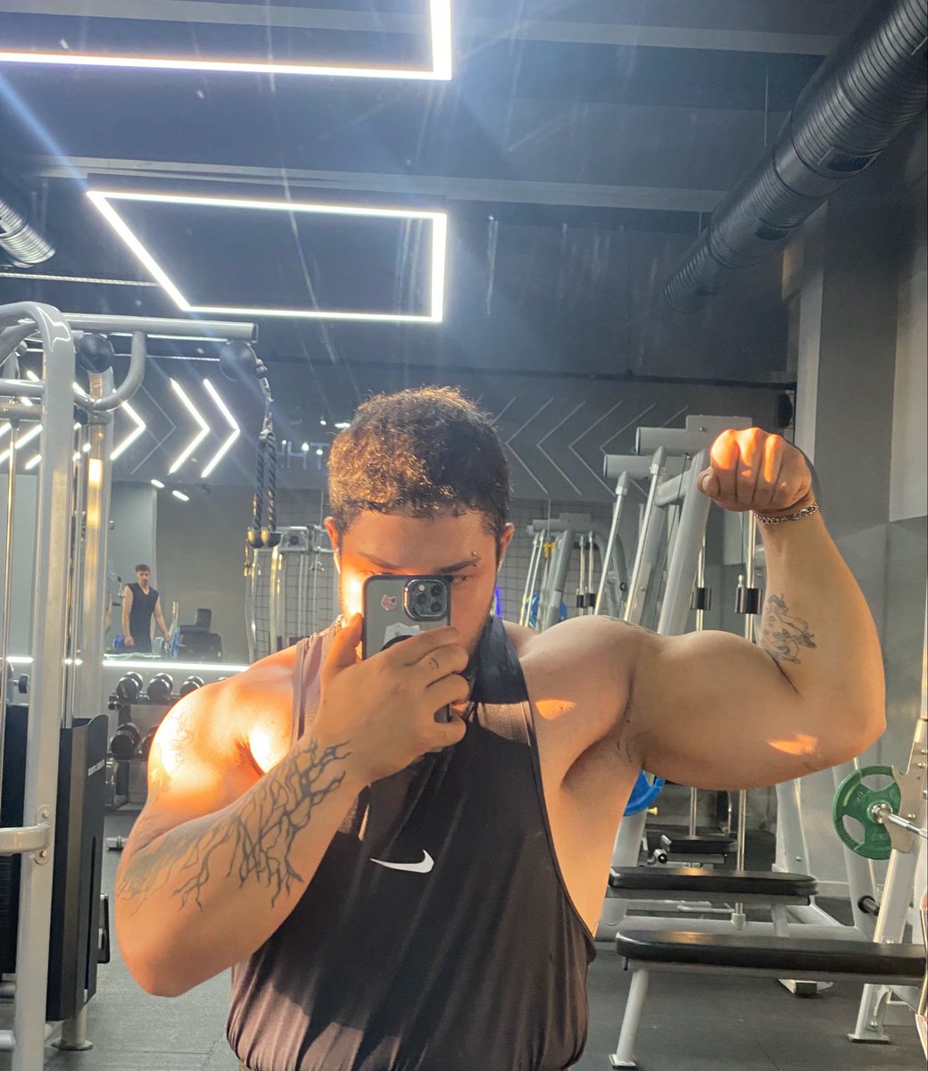 azgintiperisi's tweet photo. abi biceps varmi https://t.co/DvR16EGEqn