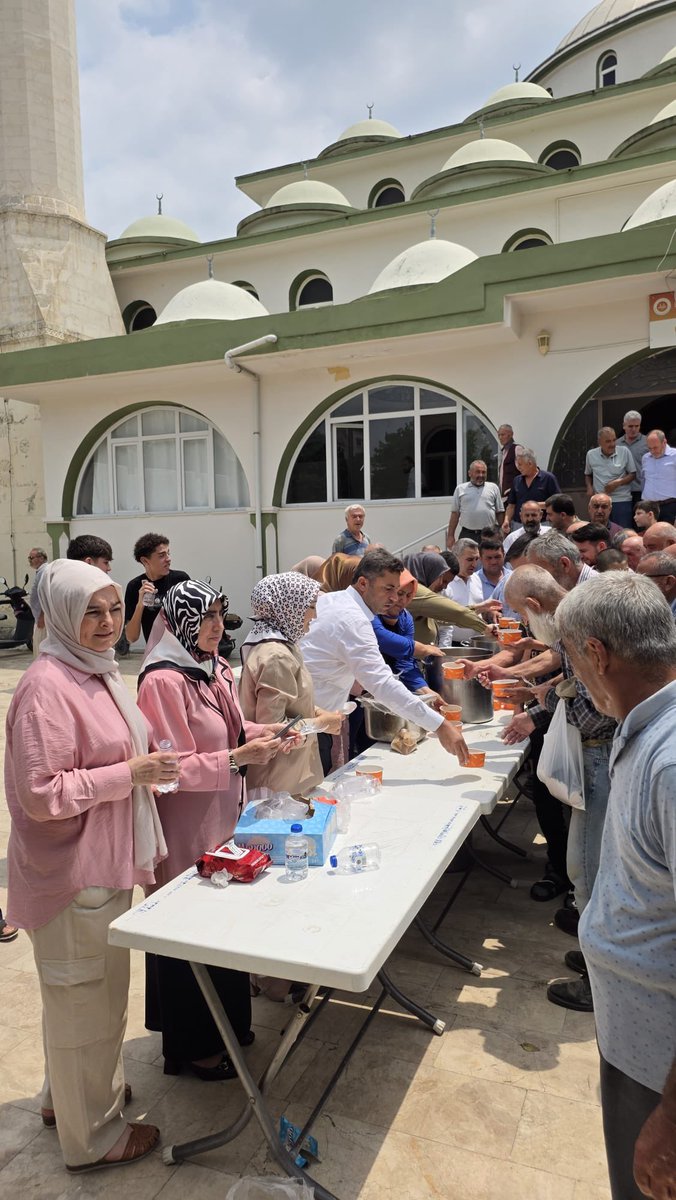 Hidayet_Doyduog's tweet photo. 📍 Aşure İkramı Programı

Muharrem ayının bereketini ve paylaşma ruhunu hemşehrilerimizle birlikte yaşadık.

AK Parti İmamoğlu İlçe Başkanlığı olarak, Cuma Namazı sonrası Çarşı Camii'mizde gerçekleştirdiğimiz aşure ikramı programında vatandaşlarımızla bir araya geldik, muhabbet ettik ve aşuremizi paylaştık.

Yoğun ilgi gösteren tüm hemşehrilerimize teşekkür ediyor, birlik ve beraberliğimizin daim olmasını temenni ediyoruz.

Rabbim tuttuğumuz oruçları, yaptığımız hayırları ve ettiğimiz duaları kabul eylesin.

Hidayet Doyduoğlu
AK Parti İmamoğlu İlçe Başkanı

#TürkiyeYüzyılı 
 #AkParti #AkPartiAdana #AkPartiİmamoğlu #DahaGüçlüİmamoğluİçin

@omerrcelik @abuyukgumus @MahinurOzdemir @yahyacelik_  @ozmehmetemin @Tamer_Dagli  @KaramikSunay @abdullahdogru01 @farukaytek @myazdicutan01 @m_akgedik @sinangul01 @NFCengil @hasandonmez_01  @filiz_kepme @DardanEsat @emrullahemir01 @AYSETEMEL_ @semaalgul01 @nadiretkulak