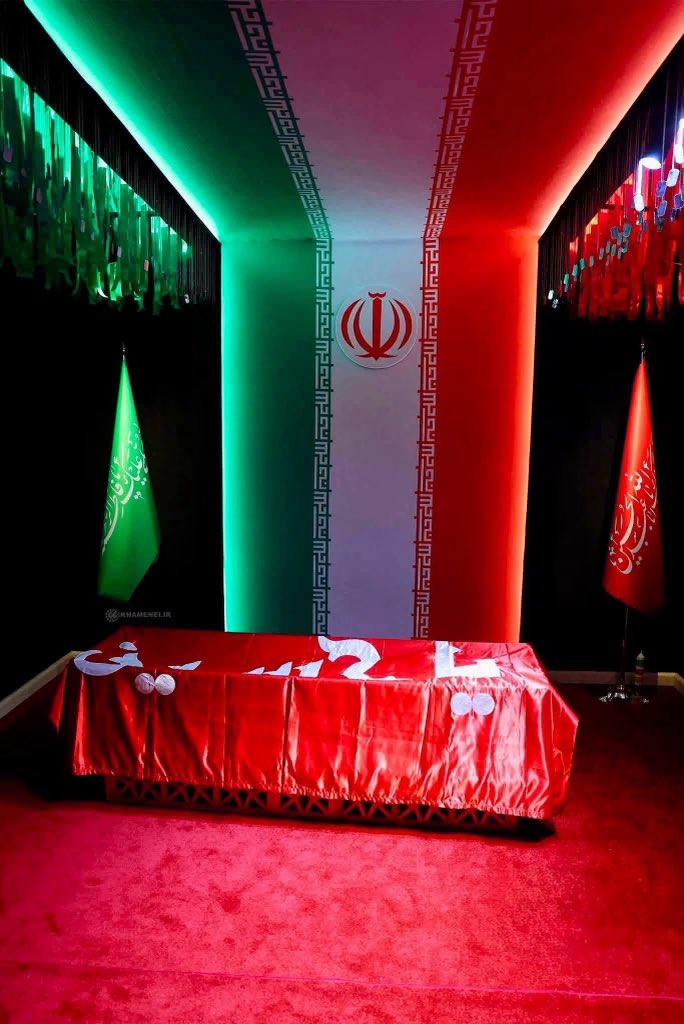 Tarsheshe's tweet photo. في هذا اليوم تمامًا سيُولد  الحسين العظيم مرةً أخرى، في هذا اليوم تماماً سيُدان السيف، في هذا اليوم سيُخلد الرفض للظلم والطغيان، في هذا اليوم تمامًا سيكون انصار ابي عبد الله الحسين رسائل تفرض نفسها على الأبد بقيمة وخلود لا شبيه لهما على مرّ التاريخ كله. https://t.co/bHE0c03wrQ