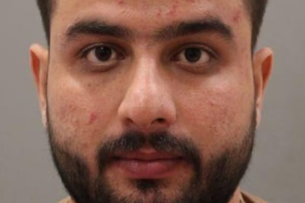 BROKENBRITAIN0's tweet photo. 🚨BREAKING: An Afghani man has been found GUILTY Of raping two 14 year old girls in Bolton 🇬🇧 

29 year old Sultanu Bakatash groomed one of the girls on Snapchat before inviting her and her find to his flat in Georgina court, where he then raped the pair. https://t.co/MjM3QgZnyr