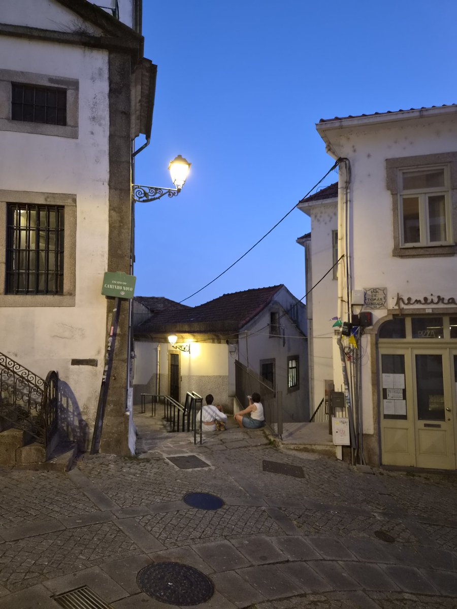 lucas_marcomini's tweet photo. E o jantar nessa esquininha https://t.co/neuURBhhMp