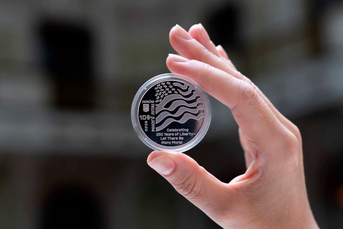 StefanishynaO's tweet photo. #America250: @NBUkraine has unveiled a silver commemorative coin as a sign of our respect and gratitude to the American people. This is more than a tribute—it is a shining testament to a 🇺🇸🇺🇦bond that has stood the test of time.
The Flame of Freedom cannot be extinguished. https://t.co/xfKvo6qkCH