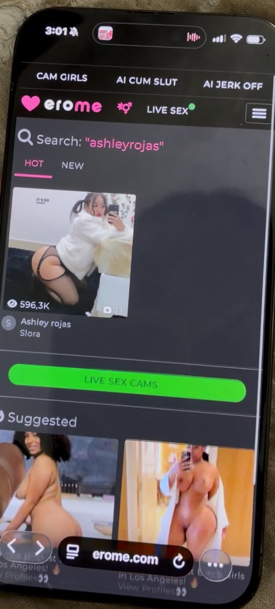 ovoleslieeee's tweet photo. boy oh boyyyy , coming back from work going straight to the bathroom cus i had to pee &amp; i see this man tugging on his peener to these pictures 😭 mind you , he had took a whole shit &amp; didn’t even wipe 😭 just sitting there tugging with a shitty booty 😭 men are disgusting!!! https://t.co/noRcPGHgpu
