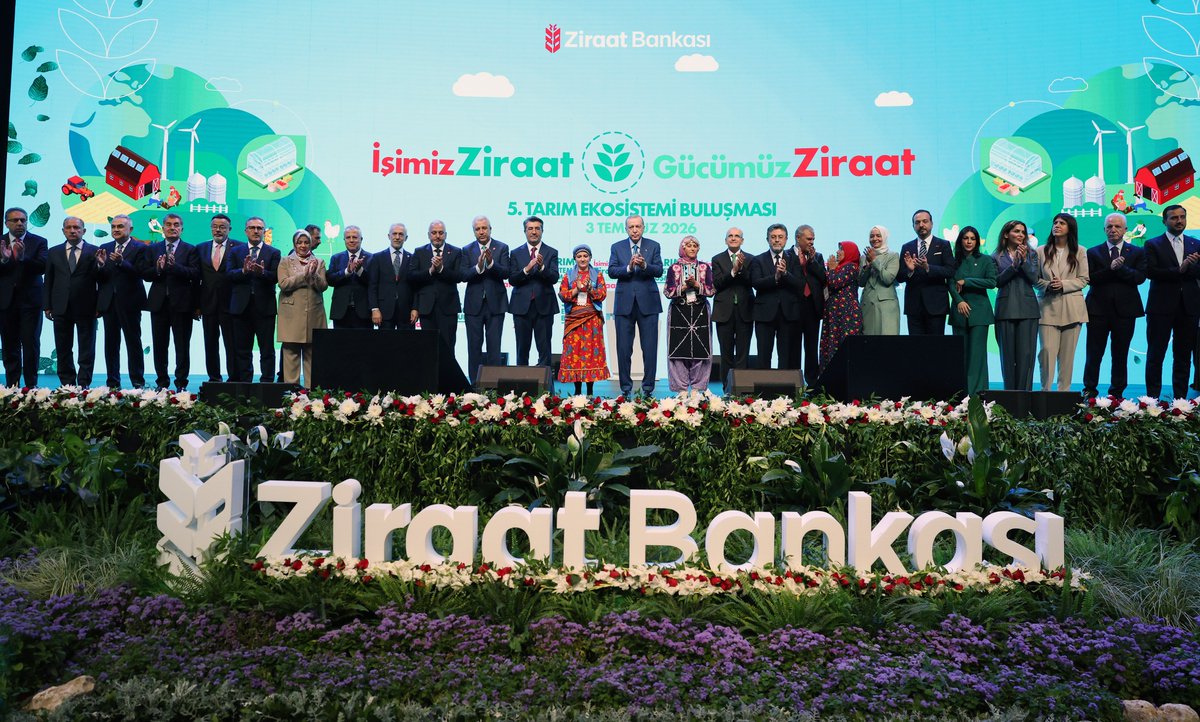 RTErdogan's tweet photo. Ziraat Bankası Tarım Ekosistemi Buluşmalarının 5’incisinde çiftçi kardeşlerimle bir araya geldik.

Buluşmamızın ülkemiz, çiftçi ve üreticilerimiz için hayırlara vesile olmasını diliyor; ülkemizin dört bir yanındaki çiftçi kardeşlerimin her birine selamlarımı gönderiyorum. https://t.co/mkB1Aji2oC