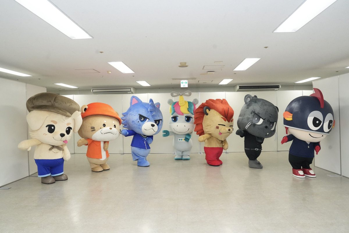 km_gunboy's tweet photo. ちょうどこの子たちタイム見える席で
踊ってるのも誘導されてるのも可愛すぎた🩷🧡💙💜❤️💛💚
にしてもゆにまるキレッキレすぎた笑
この子たち本人たちとキャラ寄せてたりするのかなーロッキーはちょっと天然感あるくない？ https://t.co/Lw0Vd4Y4An