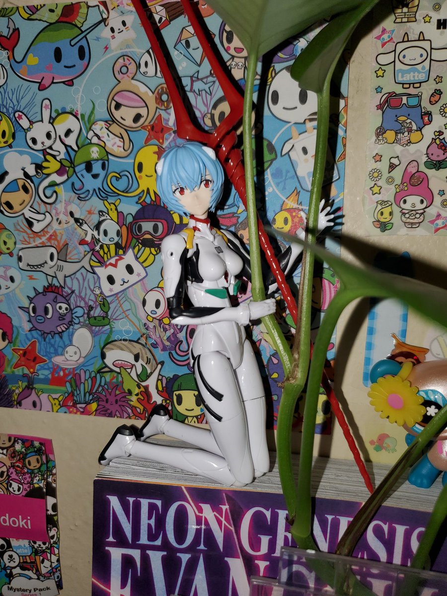 PixxieTart's tweet photo. I made my rei hold onto my plant that's growing !! 🪴 https://t.co/lxWz6XiEqa
