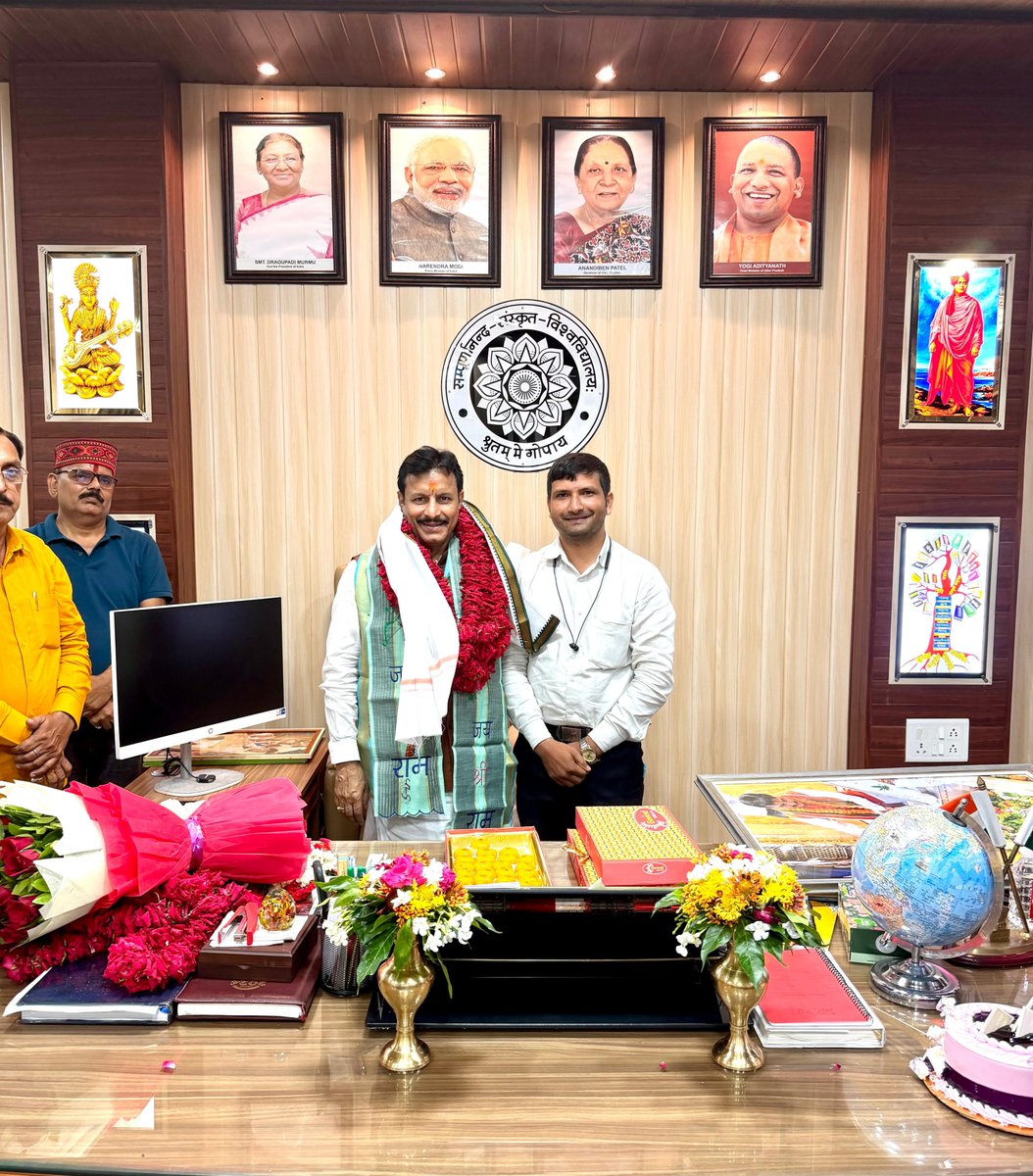 jitendrasingh_y's tweet photo. सादर चरण स्पर्श गुरुवर ❣️🙏🙇

पुनः शुभकामनाएं एवं बधाई  🎂🎉❣️🙏

आप के आशीर्वाद स्नेह के सदैव आकांक्षानीय 🙏 https://t.co/ivNbyquK98