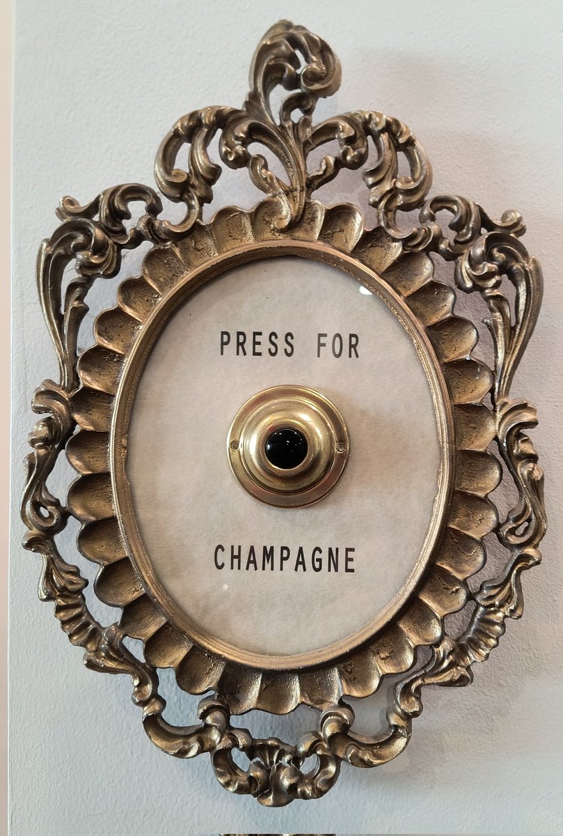 MadDemMom's tweet photo. Having this installed bedside so I can start each day ready to deal with this administration... #ETTD #TrumpsAmericanCarnage https://t.co/vE1NSiWNIk