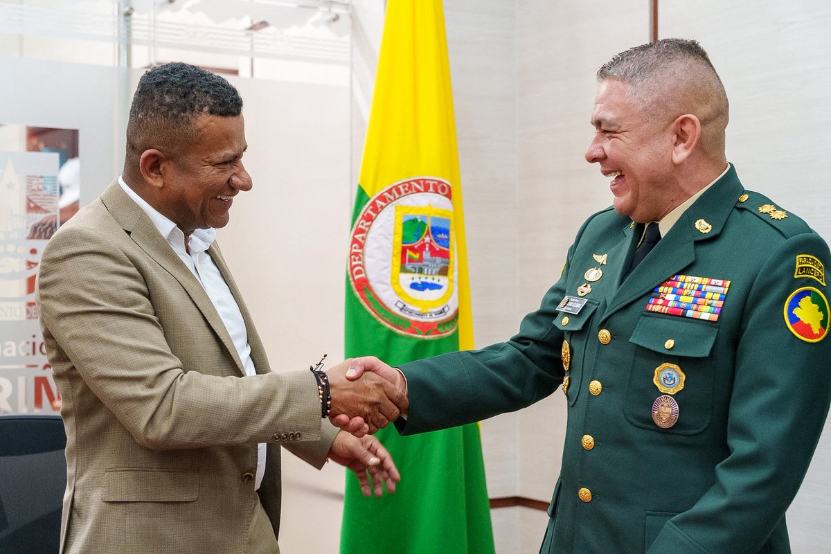 LuisAlfonsoEsc's tweet photo. Hoy sostuvimos un encuentro con el Brigadier General Juan José Guzmán, actual Comandante de la Brigada 23, y el Brigadier General Milton Escobar, quien asumirá próximamente el mando de esta unidad.

Al General Guzmán le expreso mi profundo agradecimiento por su compromiso con #Nariño, por la confianza construida durante este tiempo y por el trabajo conjunto que permitió fortalecer la seguridad, proteger la vida y crear mejores condiciones para la construcción de la #PazTerritorial. Le doy la bienvenida al General Escobar, con la convicción de que seguiremos trabajando de manera articulada con el @COL_EJERCITO.

En #Nariño los resultados demuestran que la seguridad y la paz avanzan juntas. Ese seguirá siendo el camino para transformar nuestro territorio.