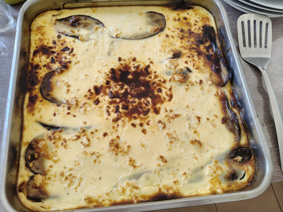 apoyat's tweet photo. ➡️ Vamos acabando la Semana en nuestra Vivienda de Incorporación Sociolaboral 🏠...realizando un delicioso y saludable plato dentro del Taller de alimentación Consciente 🥗🍅: Espacio Healthy... Moussaka con falsa bechamel de yogourt griego 🇬🇷. https://t.co/tg0rxt7yRs