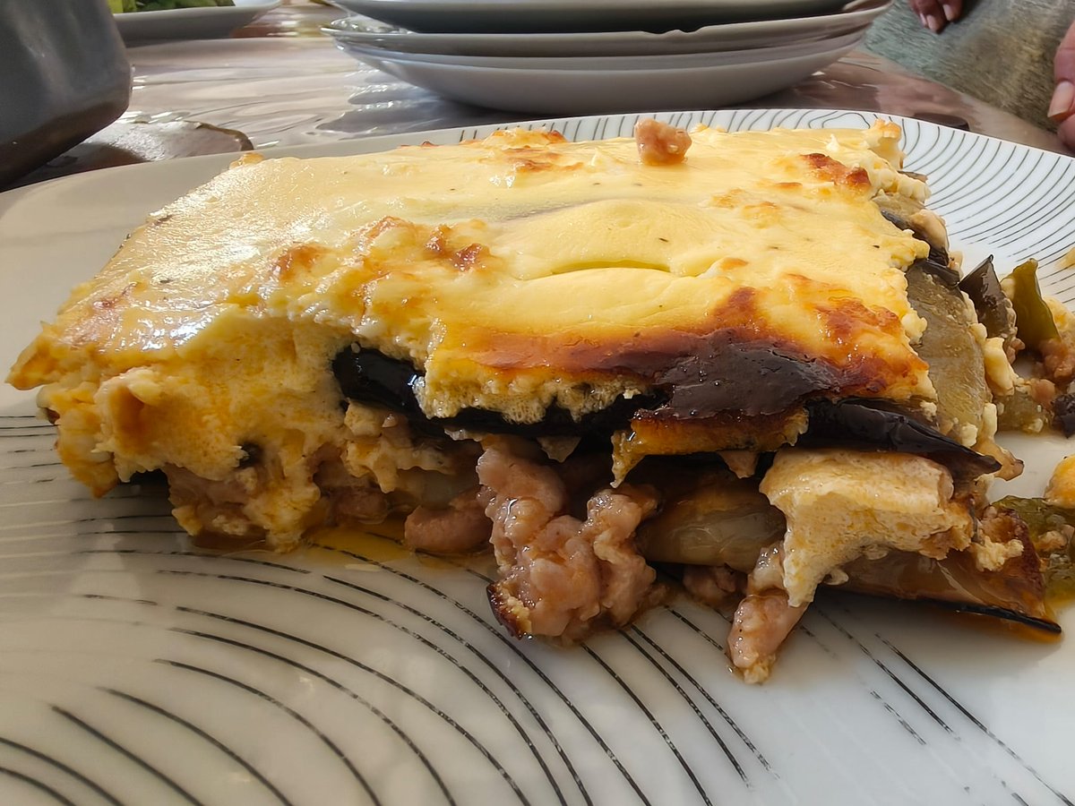 apoyat's tweet photo. ➡️ Vamos acabando la Semana en nuestra Vivienda de Incorporación Sociolaboral 🏠...realizando un delicioso y saludable plato dentro del Taller de alimentación Consciente 🥗🍅: Espacio Healthy... Moussaka con falsa bechamel de yogourt griego 🇬🇷. https://t.co/tg0rxt7yRs