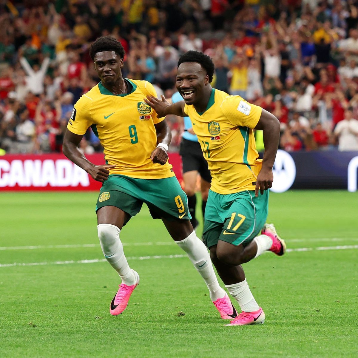 ActuFoot_'s tweet photo. 🚨 Le seizième de finale entre l'Australie 🇦🇺 et l'Égypte 🇪🇬 est LE PREMIER MATCH À ÉLIMINATION DIRECTE DE L'HISTOIRE DE LA COUPE DU MONDE sans équipe européenne ni américaine. 🤯

📊 @Jaimefmacias https://t.co/DfI78LkS4a