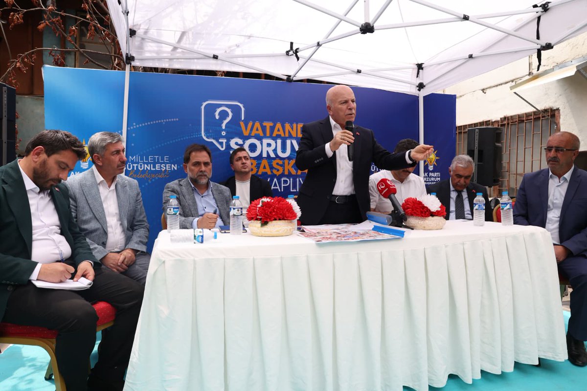 drmahmutucar's tweet photo. Erzurum Büyükşehir Belediyemizin düzenlediği  "VatandaşSoruyorBaşkanCevaplıyor" programına Büyükşehir Belediye Başkanımız Sayın @mehmetsekmen ile birlikte katıldık. https://t.co/K6caUqkM6g