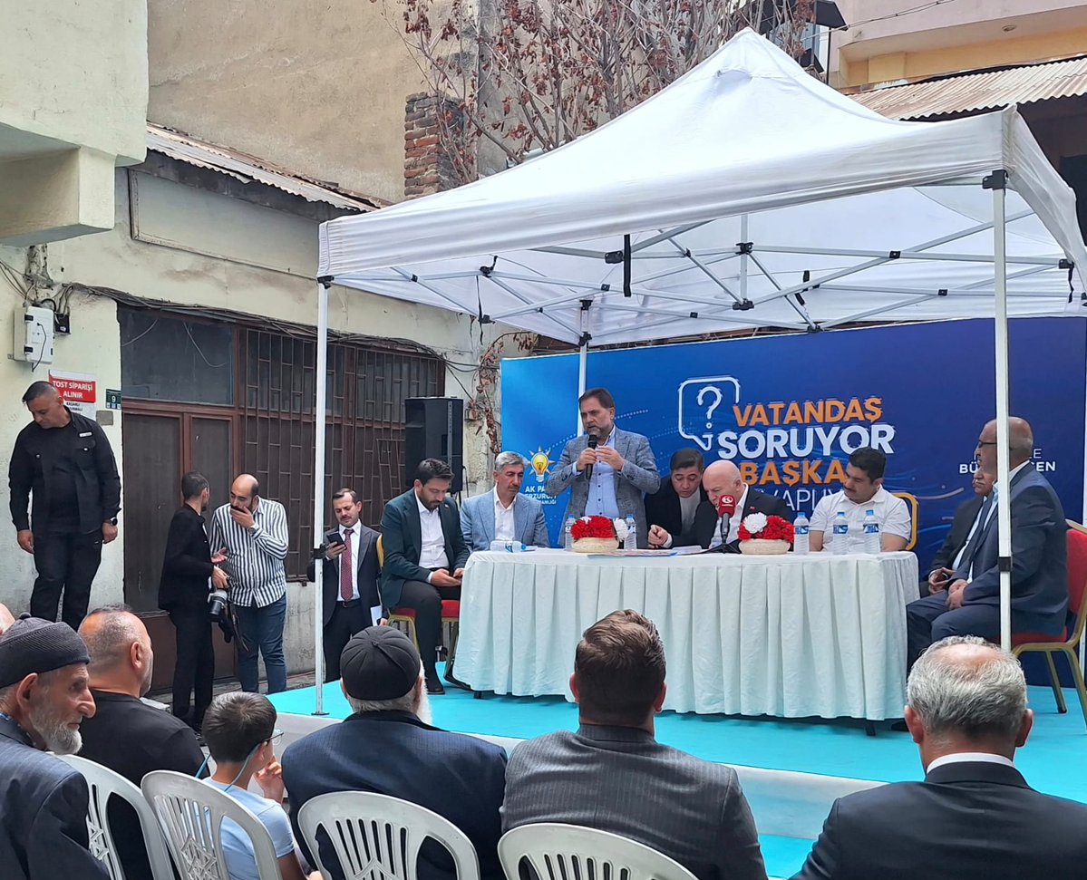 drmahmutucar's tweet photo. Erzurum Büyükşehir Belediyemizin düzenlediği  "VatandaşSoruyorBaşkanCevaplıyor" programına Büyükşehir Belediye Başkanımız Sayın @mehmetsekmen ile birlikte katıldık. https://t.co/K6caUqkM6g