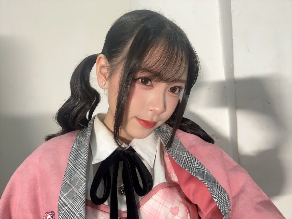 Lily_JKT48's tweet photo. Terimakasih banyakk untuk last shoe theater sementara Jogja!! Dan juga yang menemani di booth AXIS!! 🥺 aku terharu dan senang sekali bisa bertemu dengan mylofly yang ada di sinii! Terimakasih sudah membuat momen momen yang menyenangkan dan indah asikk see uu besokk dan juga #FriLy hehe sebelum lupa, jaga kesehatannya yaa loaff inget besok navy bluee :> ☝🏻 siapkan pose dan obrolanyaa okeyy