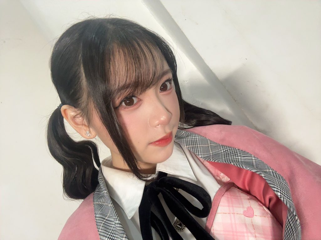 Lily_JKT48's tweet photo. Terimakasih banyakk untuk last shoe theater sementara Jogja!! Dan juga yang menemani di booth AXIS!! 🥺 aku terharu dan senang sekali bisa bertemu dengan mylofly yang ada di sinii! Terimakasih sudah membuat momen momen yang menyenangkan dan indah asikk see uu besokk dan juga #FriLy hehe sebelum lupa, jaga kesehatannya yaa loaff inget besok navy bluee :> ☝🏻 siapkan pose dan obrolanyaa okeyy