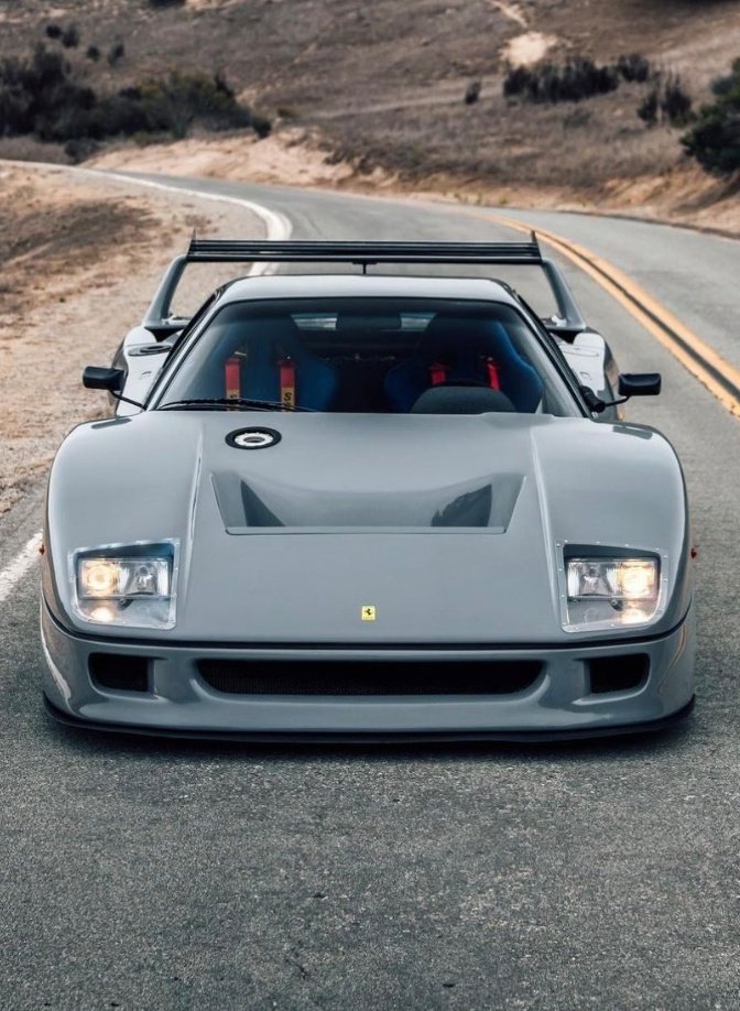 DailyFerrariTM's tweet photo. Italian road monster https://t.co/IRROeTIiNA