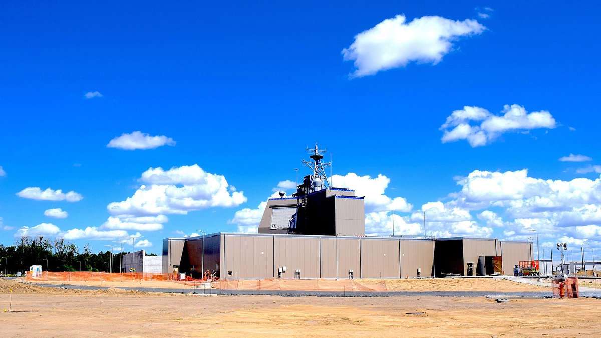 imetatronink's tweet photo. 🤔 Russia is trying to muster the courage to send the US/NATO a strong message.

IMO, the most logical escalation is to shoot down airborne ISR platforms, and to take out the two Aegis Ashore batteries in Poland and Romania — both of which are well within missile and drone range. https://t.co/nBVs0kb6d7