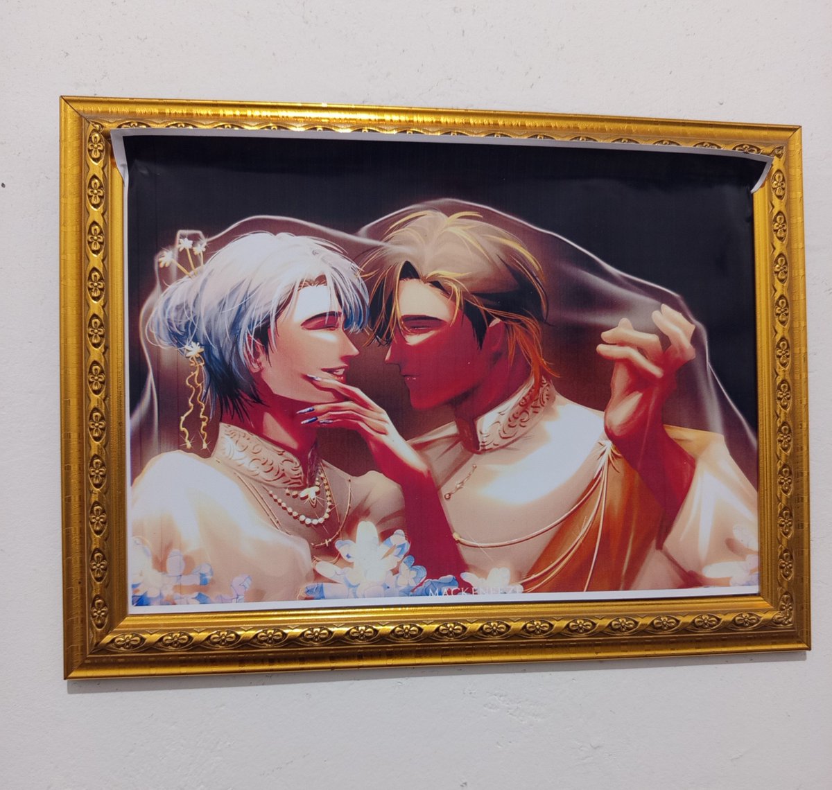 mackeneeze's tweet photo. gw iseng nyoba print ini, niatnya tuh dibikin ukuran a5. bodohnya gw pas ngeprint tadi lupa ganti setting jadi malah kecetak a4. kalo dibingkai beneran kek foto ortu menikah anjir kwkwsw https://t.co/h2zC2M0nVq