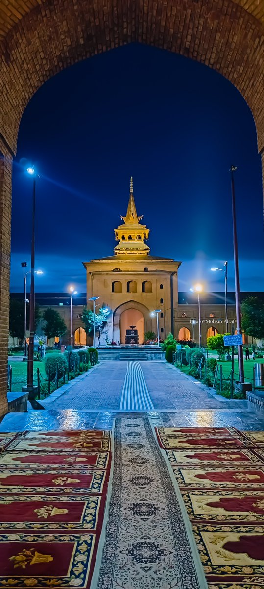 MohsinAltaf786H's tweet photo. Night View Of Jamia Masjid Srinagar

The Historic Jamia Masjid In Nowhatta, Srinagar, Is The Largest and Oldest Mosque In The Kashmir Valley.@MirwaizKashmir https://t.co/XLQcuOwIjF