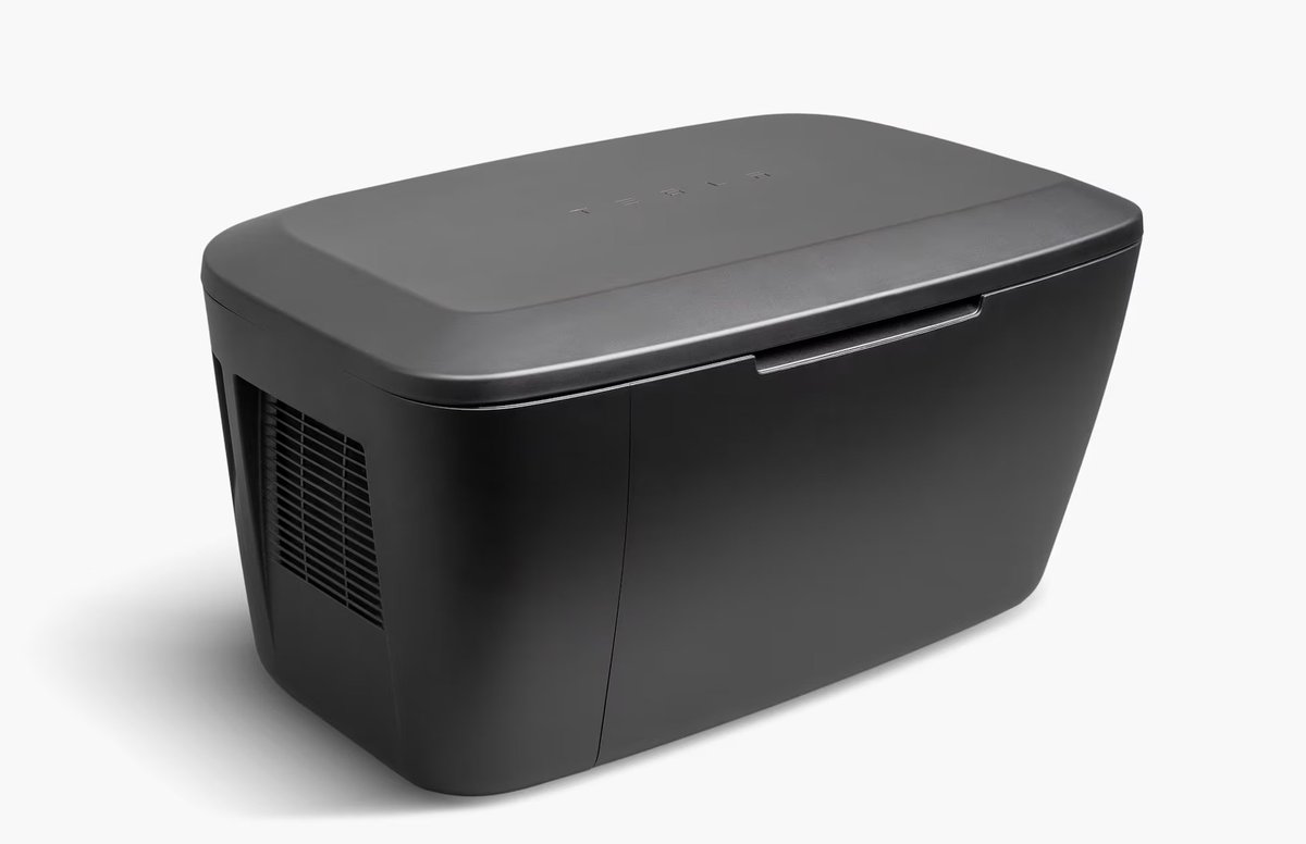 SawyerMerritt's tweet photo. This is @Tesla's new Model Y Dual Zone Fridge for $595.

It fits in the sub trunk and has two separate compartments that can be set to different temperatures, from 0°F to 68°F.

You just plug it into the outlet in the trunk of your Model Y. https://t.co/cAtwuBwnK9