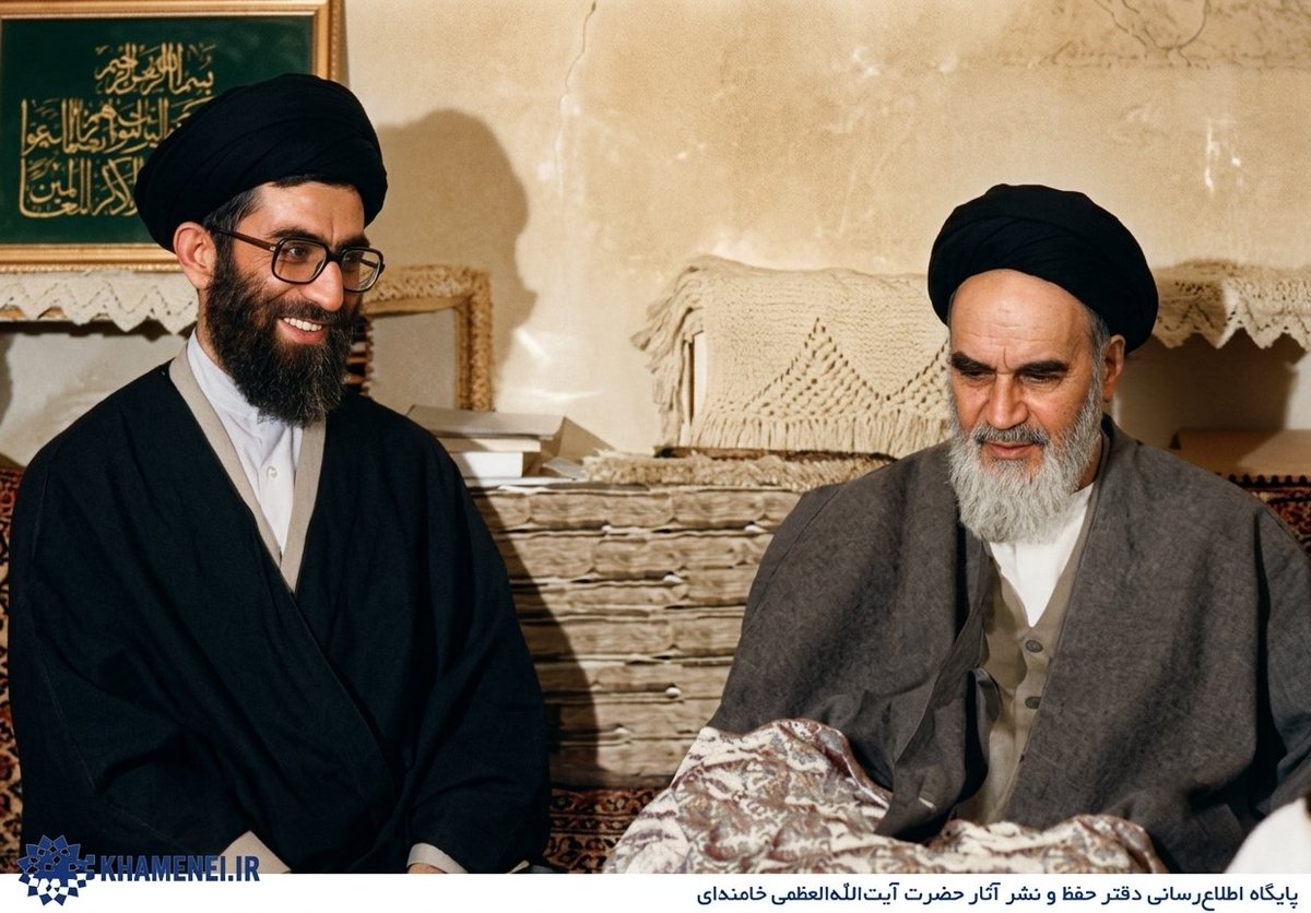 rasool_nmv's tweet photo. شما رهبر بشوید..!!

وقتی مسئله عدم صلاحیت آقای منتظری مطرح شد بنده به امام گفتم:« 
آقا ما دیگر جز ایشان کسی را نداریم»

ایشان گفتند:«نه اینجور نیست، شما رهبر بشوید!»

جلسه به سکوت گذشت که حاج احمد آقا گفتند بله شماهستین آقای موسوی اردبیلی هست که امام گفتند:«نخیر ایشان رهبر بشوند» https://t.co/zNCE3exDD7