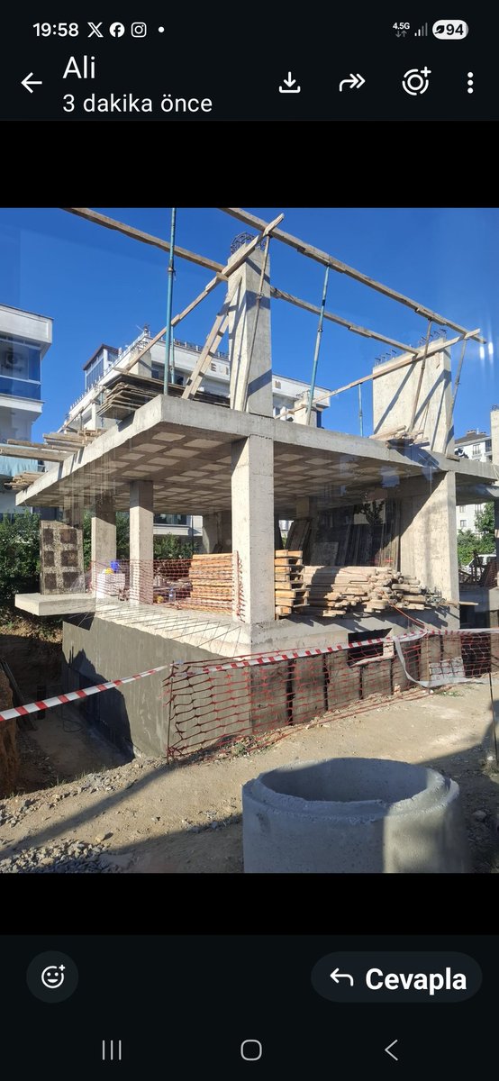 gazeteci71's tweet photo. Sultanbeyli Adil Mahallesi Hamidiye Caddesi üzerinde yapımı devam eden Kaymakamlık lojman binası inşaatında iş kazası meydana geldi.

Edinilen bilgilere göre, Cemal Taşkın isimli vatandaş meydana gelen kazada hayatını kaybettiği öğrenildi. https://t.co/vUjRkkc6fo