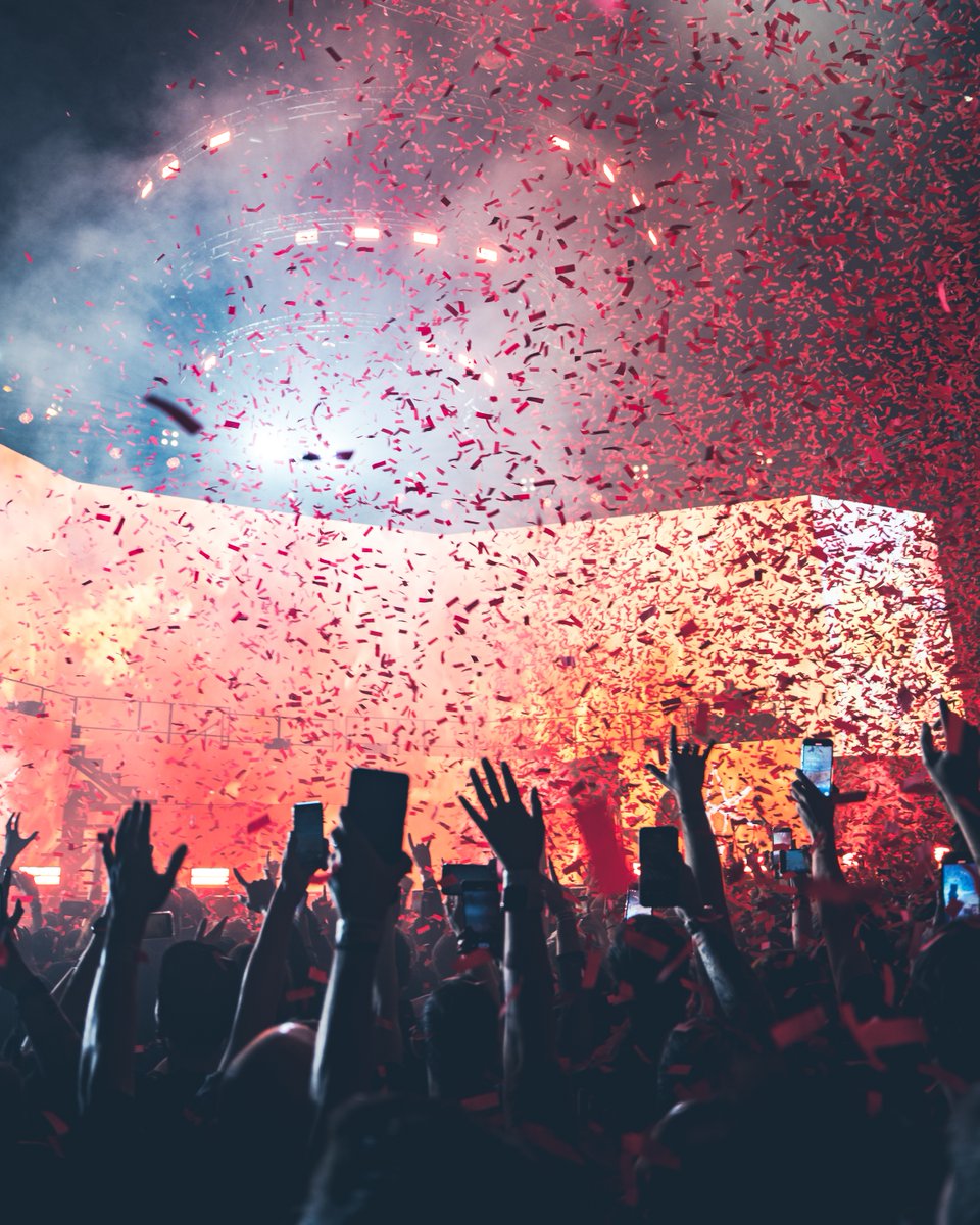 AOArena's tweet photo. Hands up if you love the weekend 🙌 https://t.co/8g5X6sXuxL