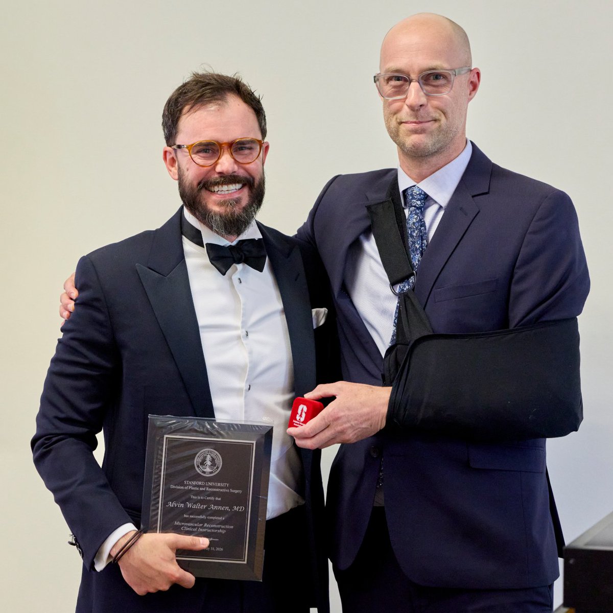 StanfordPlastic's tweet photo. Congratulations to our Microsurgery Clinical Instructors on completing their fellowship training at Stanford! 🎉

Join us in celebrating Alvin Annen, MD, and Hassan Elhawary, MD—we wish you both continued success in the next chapter of your careers! 🌲 https://t.co/uuRXnVOY7Z