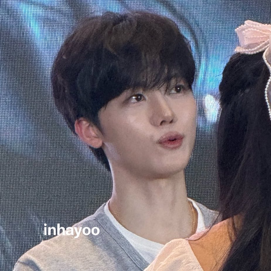 njmhae's tweet photo. he is so boyfriend https://t.co/fl8OmZdLMR