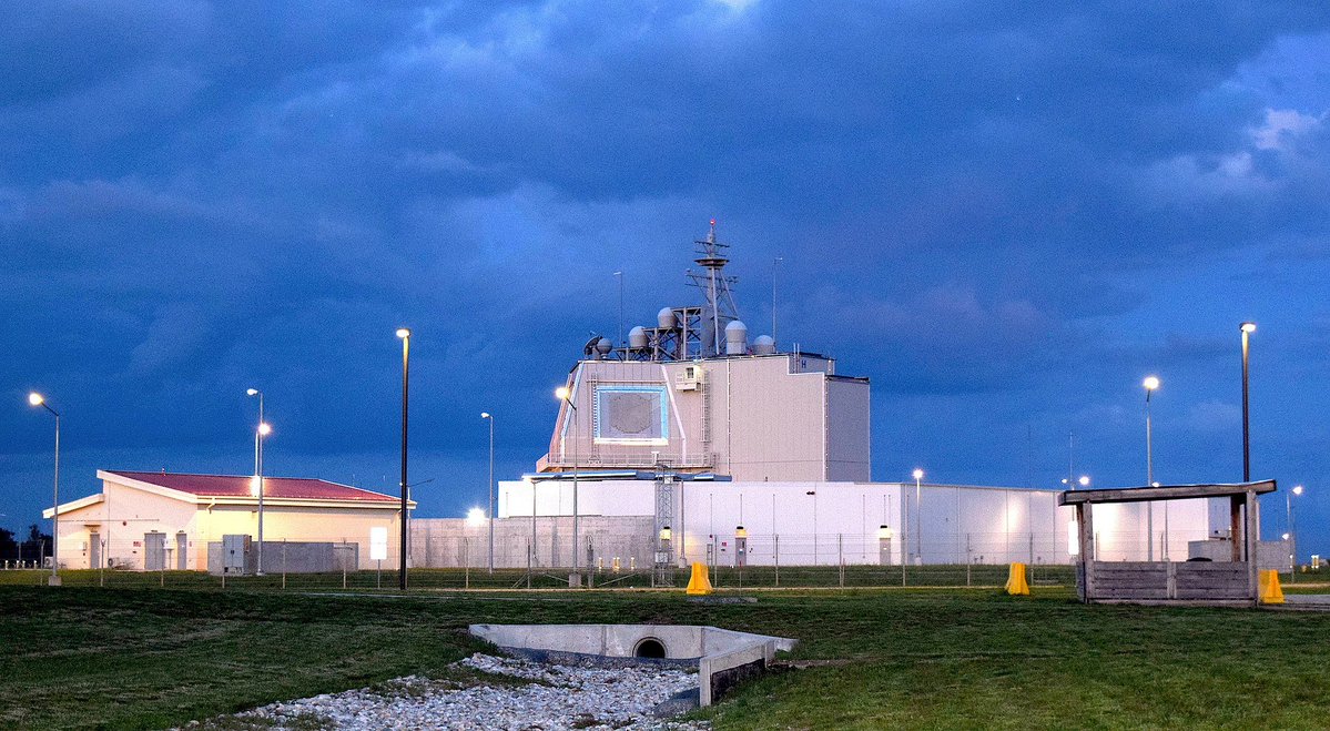 imetatronink's tweet photo. 🤔 Russia is trying to muster the courage to send the US/NATO a strong message.

IMO, the most logical escalation is to shoot down airborne ISR platforms, and to take out the two Aegis Ashore batteries in Poland and Romania — both of which are well within missile and drone range. https://t.co/nBVs0kb6d7